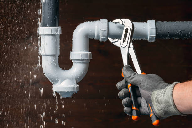 Professional Gas Line Repair technician working in Riverside, IL